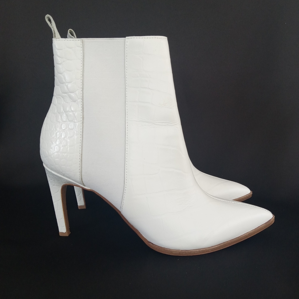 42 GOLD Kensington Chelsea Boot Women’s Size 9